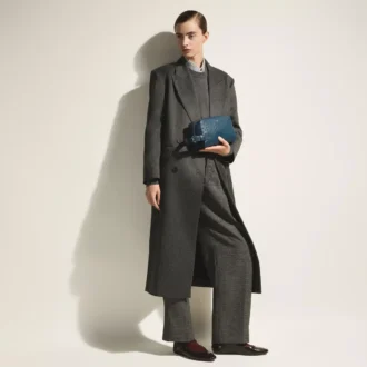 Τσάντα μπάνιου από δέρμα στρουθοκαμήλου με ανάγλυφη υφή